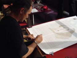 Mark Rylance signs the Declaration before his matinee performance